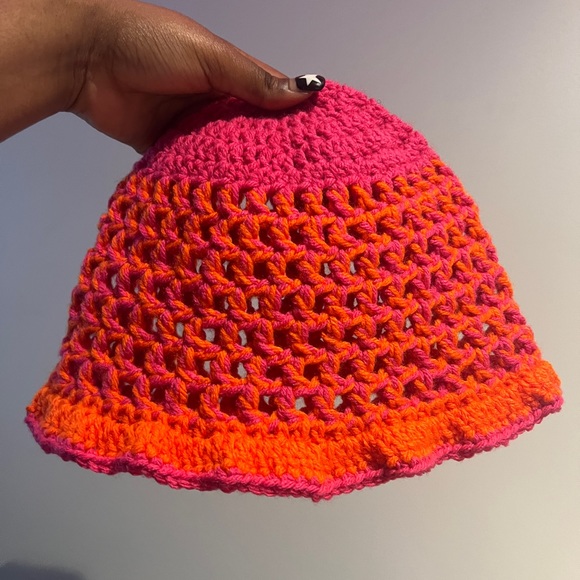ombré crochet bucket hat 💗🧡 - Picture 4 of 4